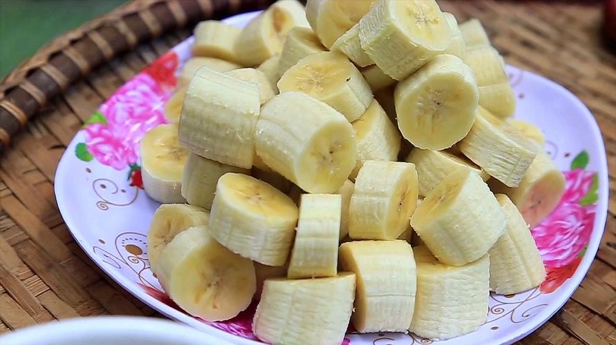 导读：香蕉是一种广受欢迎的水果，不仅其味道甘甜美软，而且它也有许多功效